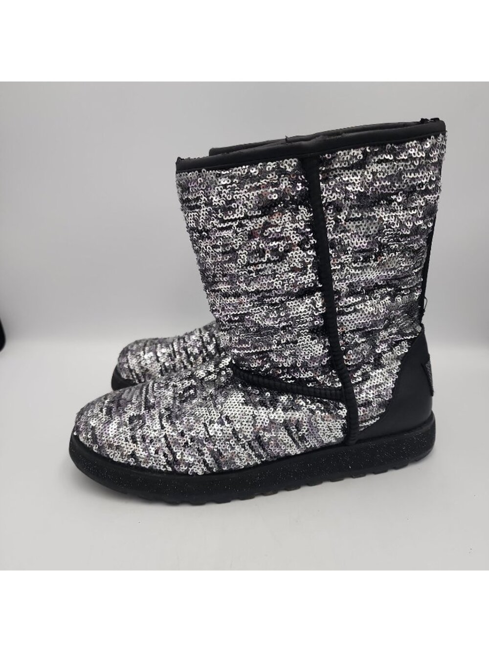 Skechers Silver Sequin Faux Fur Women's Boots Size 8 Pull On